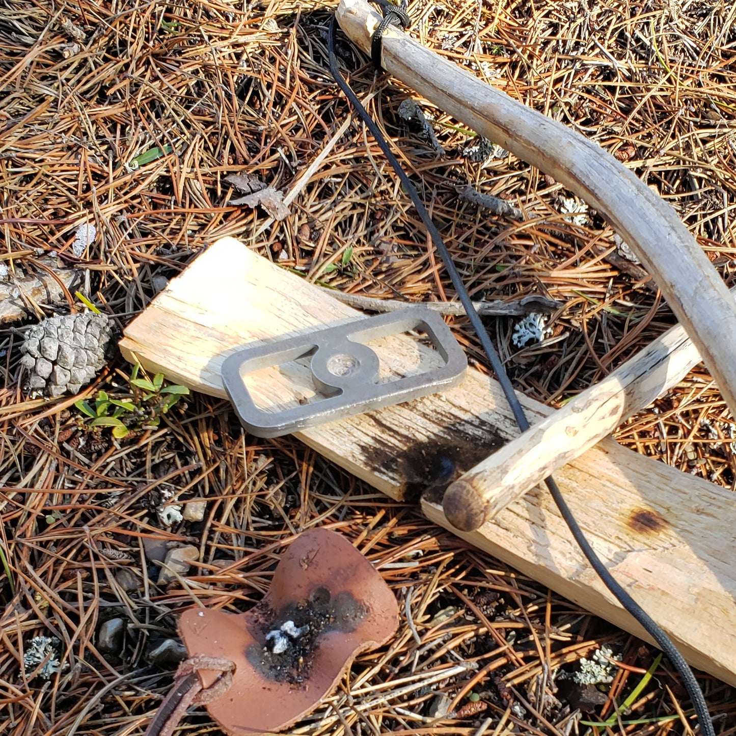Flint & Steel Striker / Bow Drill Hand-Hold Combo Tool